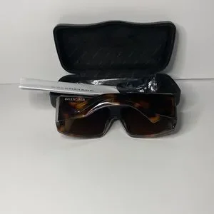 Balenciaga | Accessories | Balenciaga Bb002s Oversized Mask  display picture 2